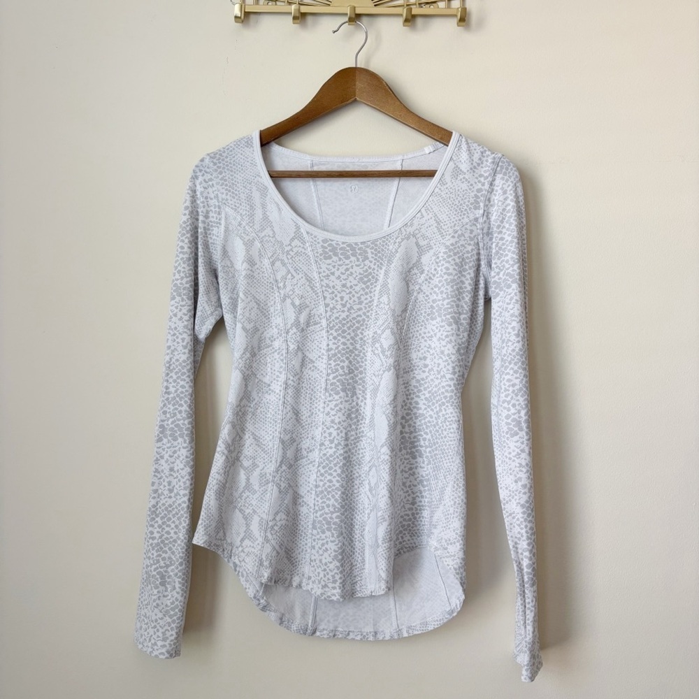 Lululemon Desert Snake White Silver Fox Between The Lines Top Sz 4
